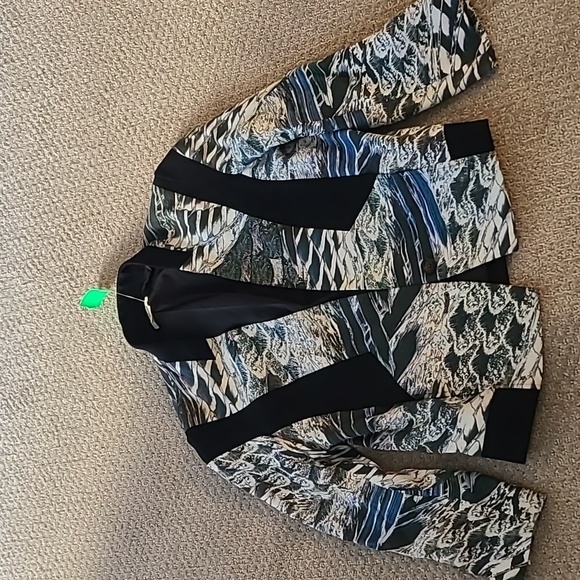 Helmut Lang Blazer pattern size 2 the wave is cropping. - Picture 1 of 6